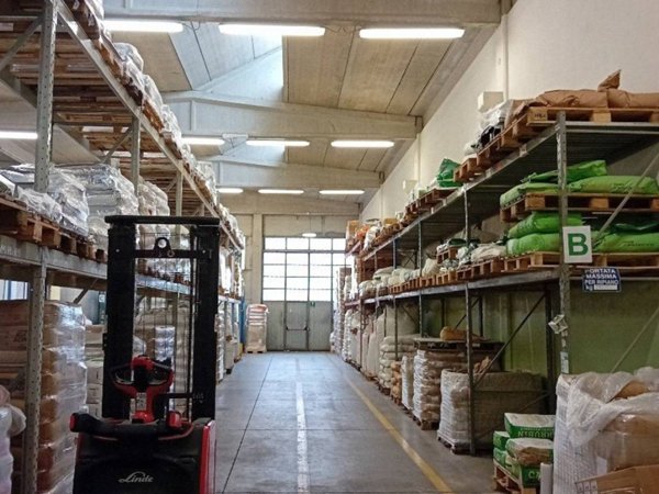 locale commerciale in affitto a Quattro Castella