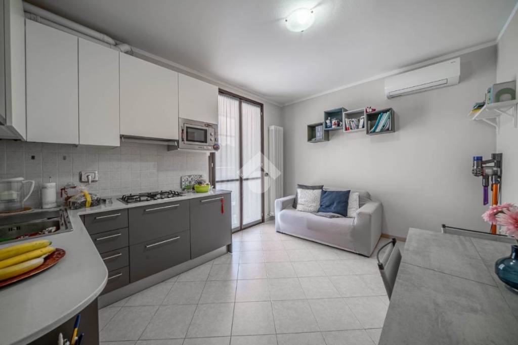 appartamento in vendita a Quattro Castella in zona Montecavolo