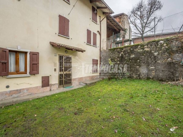appartamento in vendita a Quattro Castella in zona Montecavolo