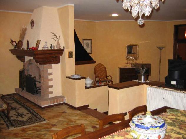 casa indipendente in vendita a Quattro Castella in zona Salvarano