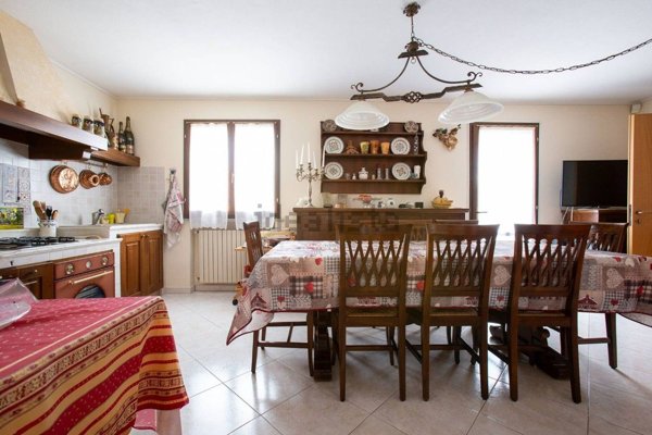 casa semindipendente in vendita a Quattro Castella in zona Puianello