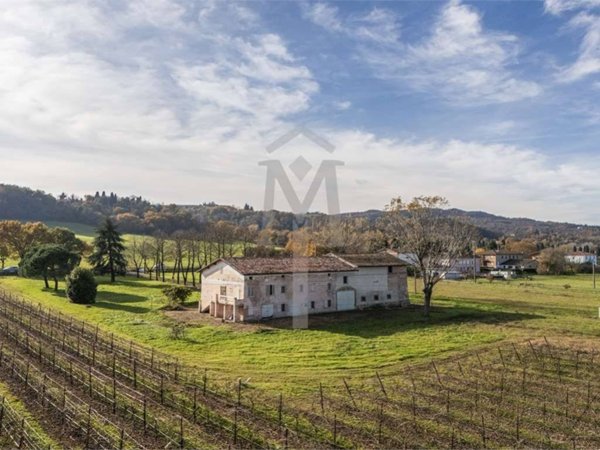 casa indipendente in vendita a Quattro Castella in zona Roncolo