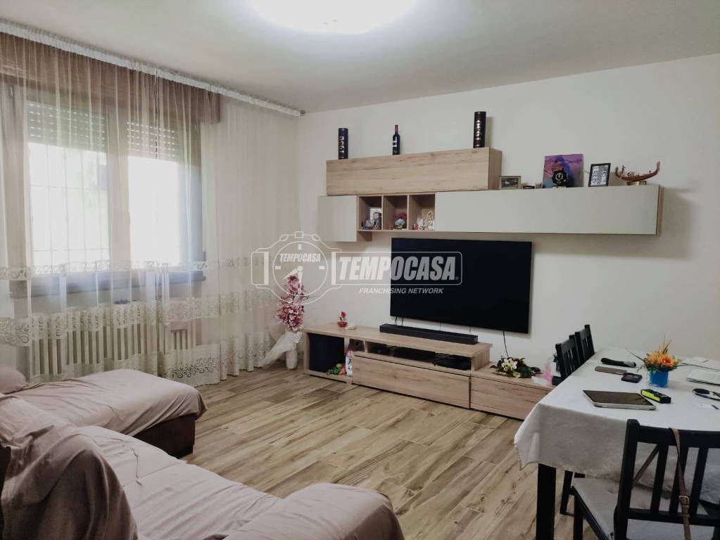appartamento in vendita a Quattro Castella in zona Montecavolo