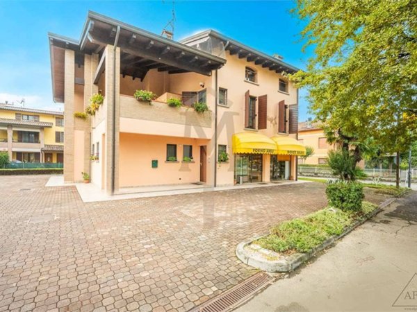 casa indipendente in vendita a Quattro Castella in zona Montecavolo