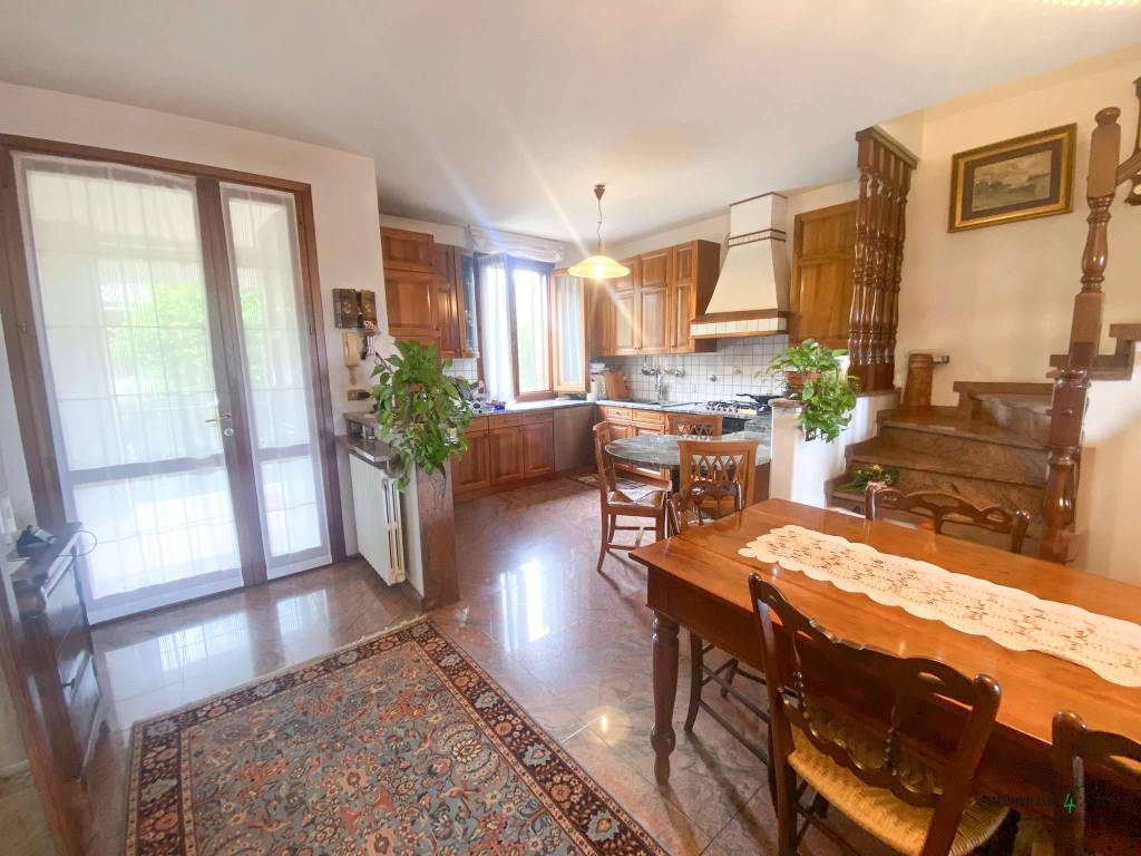 appartamento in vendita a Quattro Castella in zona Puianello