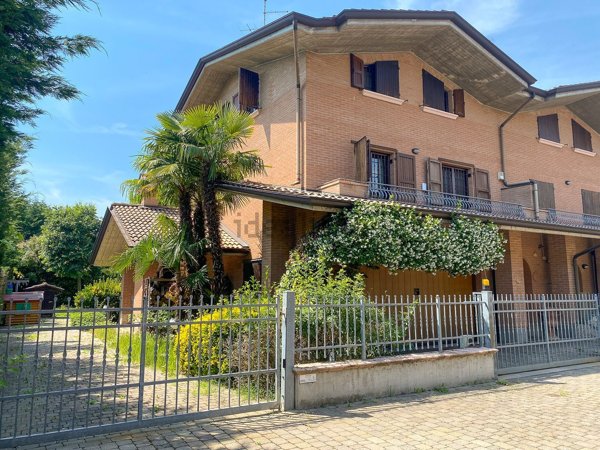 casa indipendente in vendita a Quattro Castella in zona Montecavolo