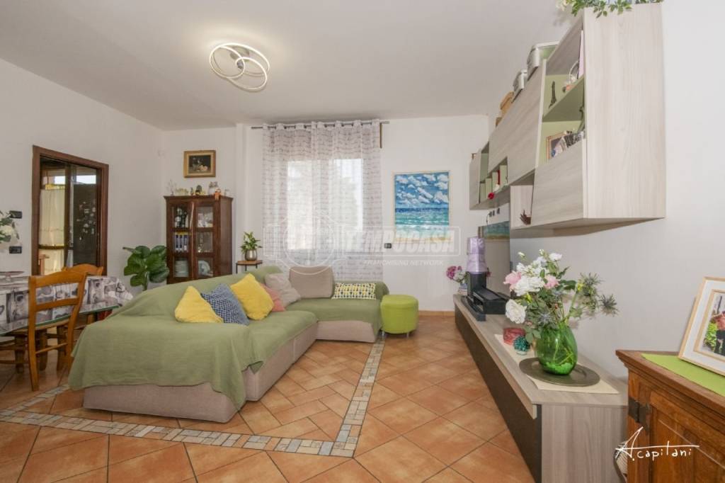 appartamento in vendita a Quattro Castella in zona Montecavolo