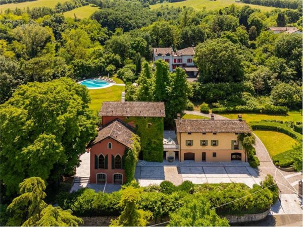 casa indipendente in vendita a Quattro Castella in zona Montecavolo