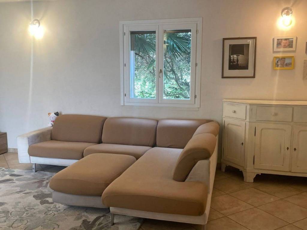 casa indipendente in vendita a Quattro Castella in zona Forche