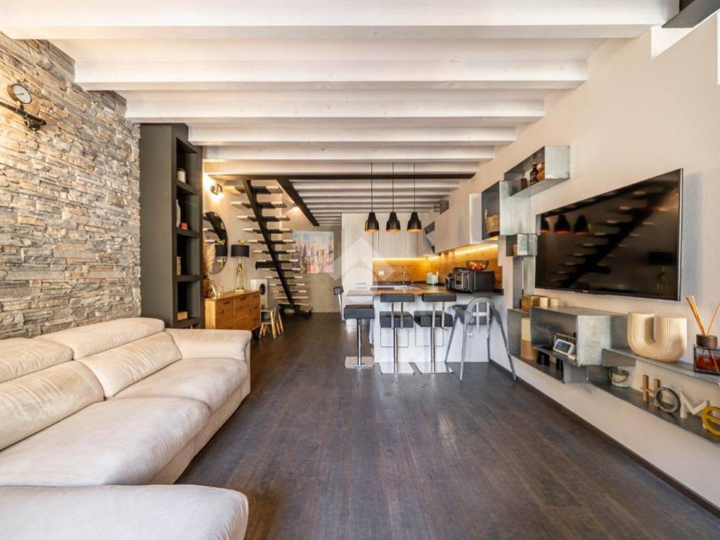 appartamento in vendita a Quattro Castella in zona Montecavolo