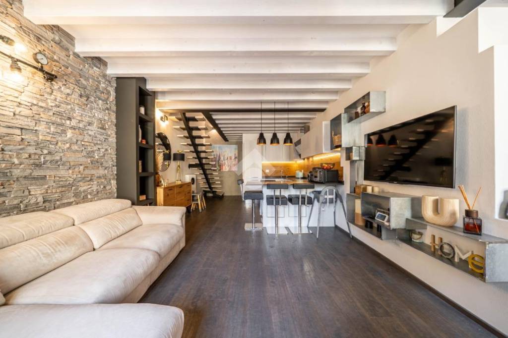 appartamento in vendita a Quattro Castella in zona Montecavolo