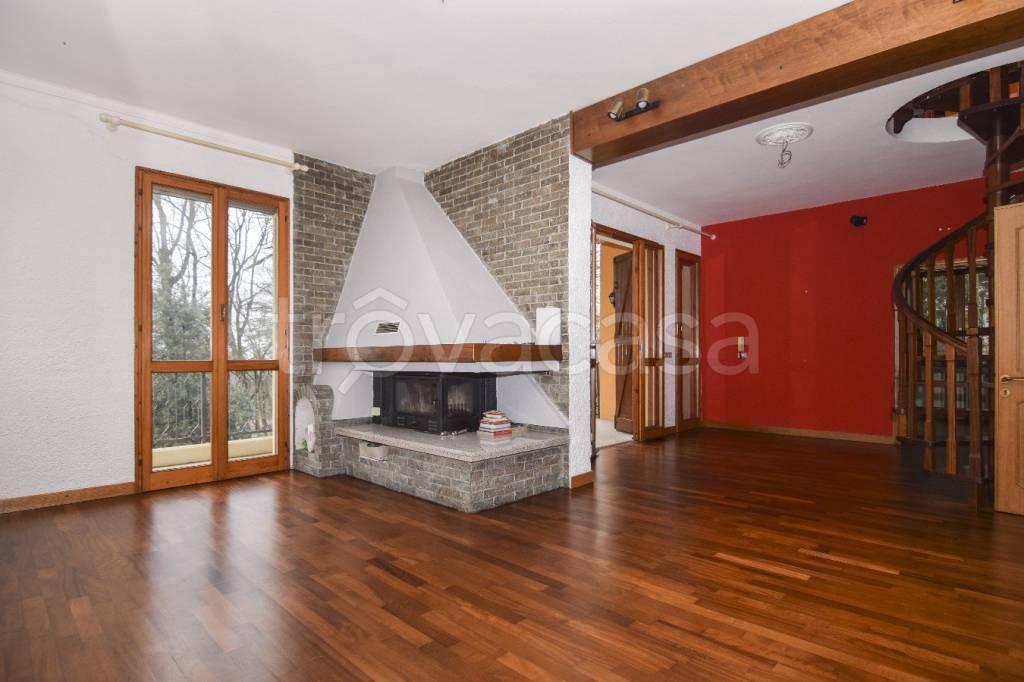 casa indipendente in vendita a Quattro Castella in zona Montecavolo