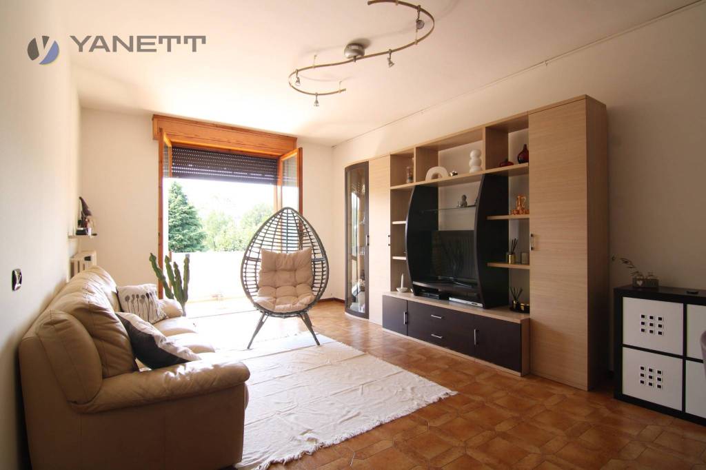 appartamento in vendita a Quattro Castella in zona Montecavolo