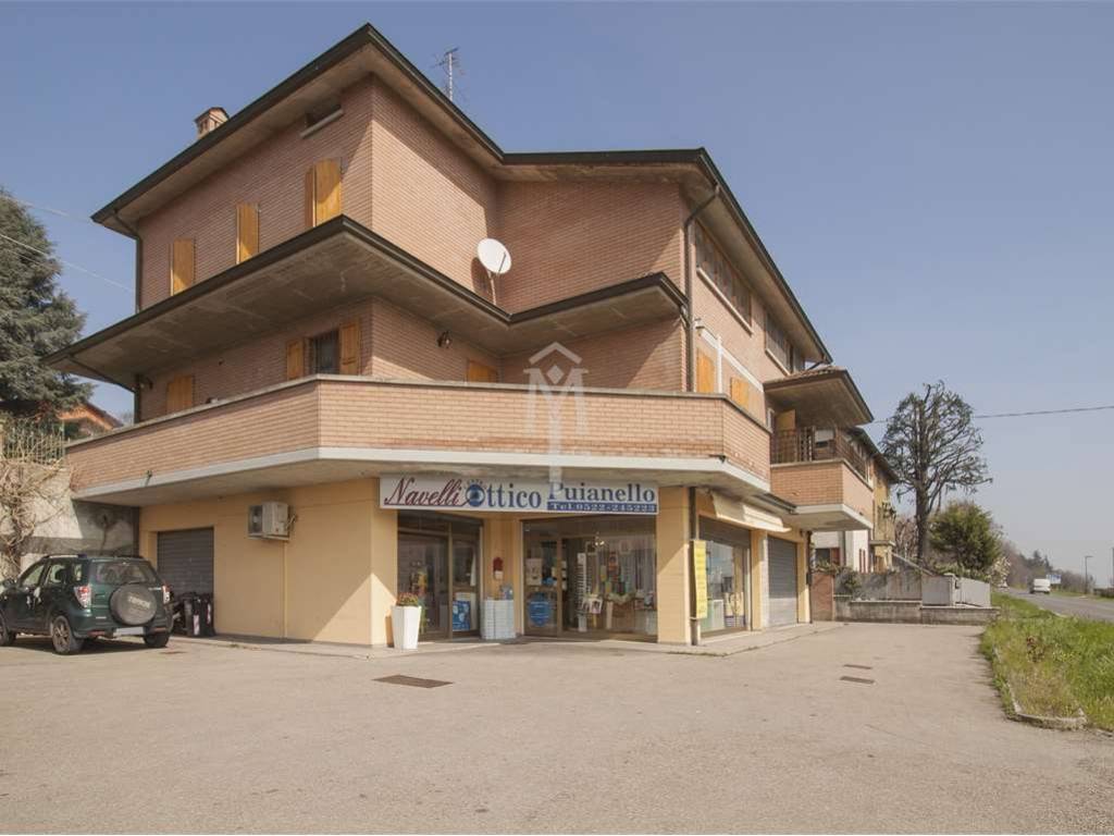 negozio in vendita a Quattro Castella in zona Puianello