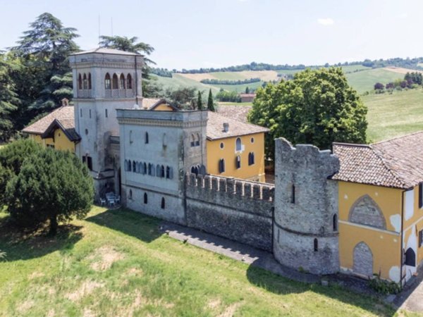 villa in vendita a Quattro Castella in zona Montecavolo