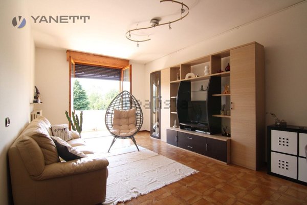 appartamento in vendita a Quattro Castella in zona Montecavolo