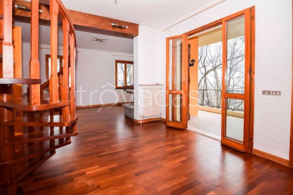 casa indipendente in vendita a Quattro Castella in zona Montecavolo