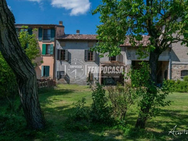 casa indipendente in vendita a Quattro Castella in zona Montecavolo