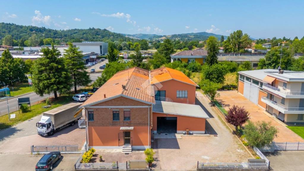 appartamento in vendita a Quattro Castella in zona Montecavolo