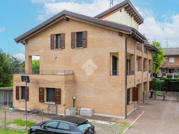 casa indipendente in vendita a Quattro Castella in zona Forche