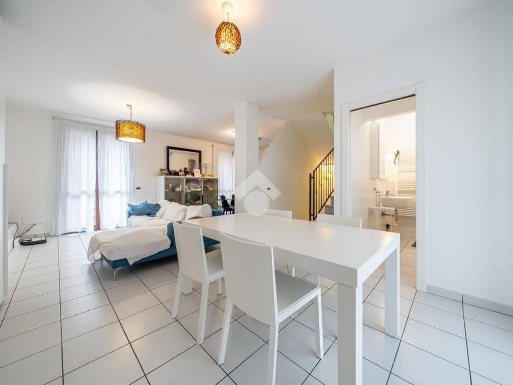 casa indipendente in vendita a Quattro Castella in zona Forche