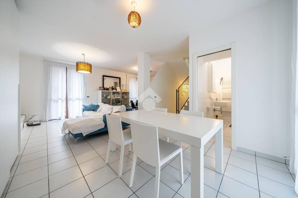 casa indipendente in vendita a Quattro Castella in zona Forche