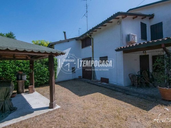 casa indipendente in vendita a Quattro Castella in zona Montecavolo