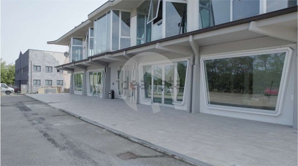 capannone in vendita a Quattro Castella