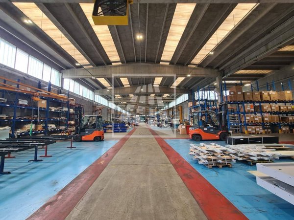 capannone in vendita a Quattro Castella