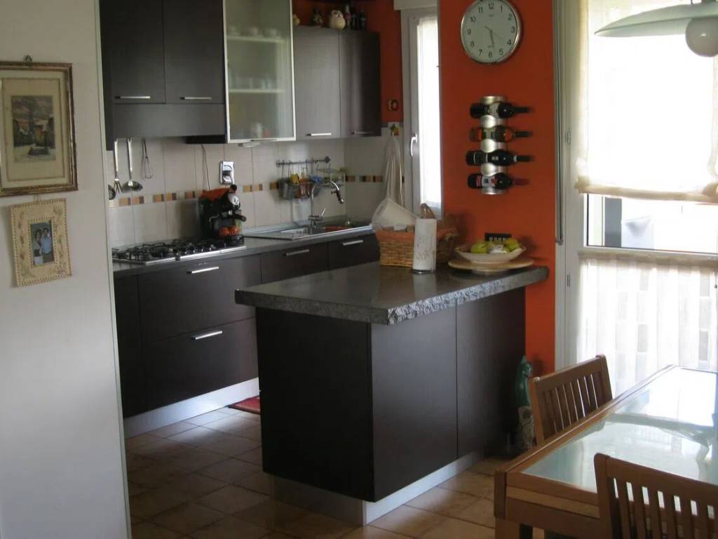 appartamento in vendita a Quattro Castella in zona Montecavolo