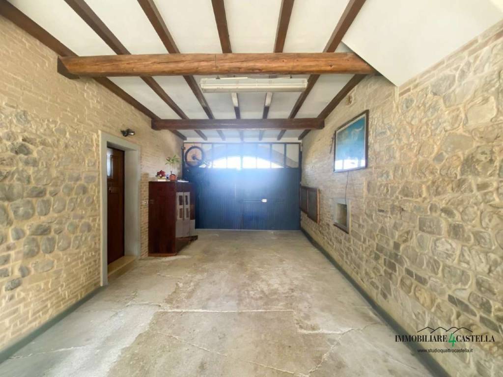 appartamento in vendita a Quattro Castella in zona Roncolo