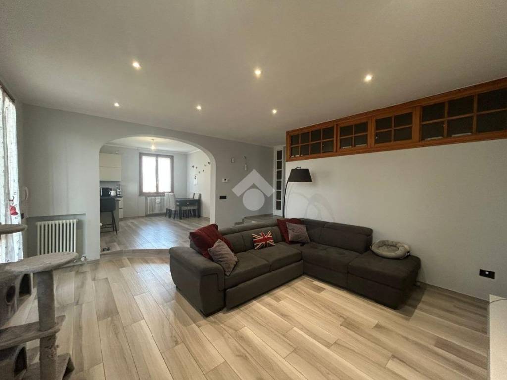 appartamento in vendita a Quattro Castella in zona Montecavolo