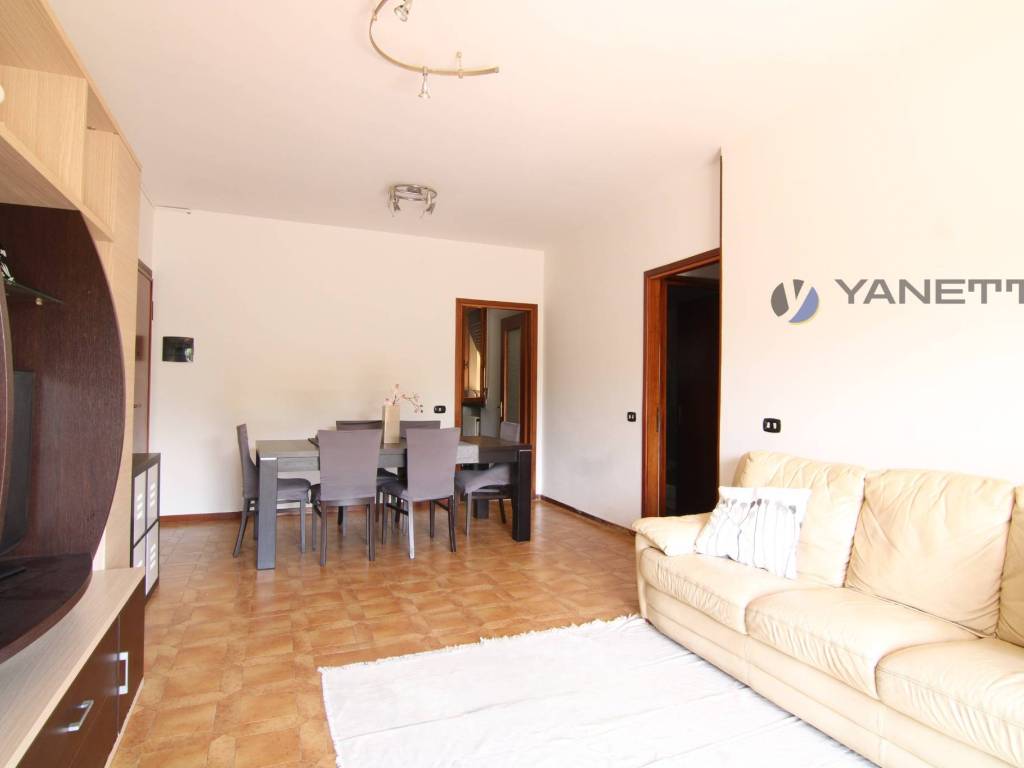 appartamento in vendita a Quattro Castella in zona Montecavolo