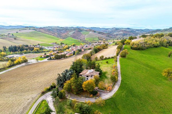 casa indipendente in vendita a Quattro Castella in zona Salvarano