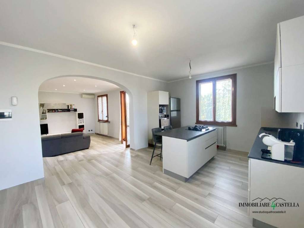 appartamento in vendita a Quattro Castella in zona Montecavolo