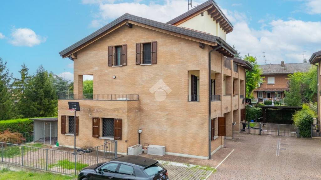 casa indipendente in vendita a Quattro Castella in zona Forche