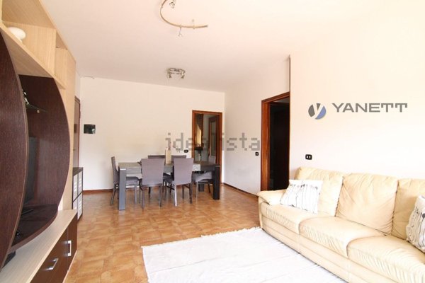 appartamento in vendita a Quattro Castella in zona Montecavolo