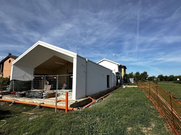 casa indipendente in vendita a Quattro Castella in zona Montecavolo