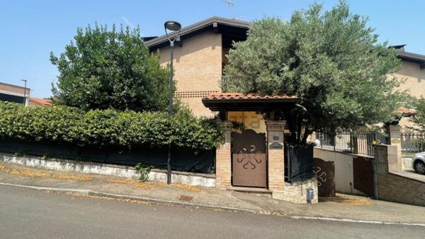 casa indipendente in vendita a Quattro Castella in zona Forche