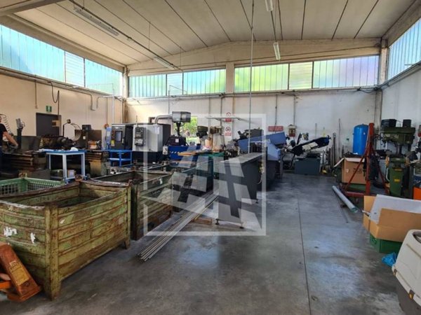 ufficio in vendita a Quattro Castella in zona Montecavolo