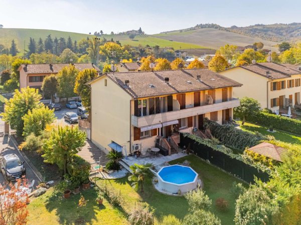 casa indipendente in vendita a Quattro Castella in zona Salvarano