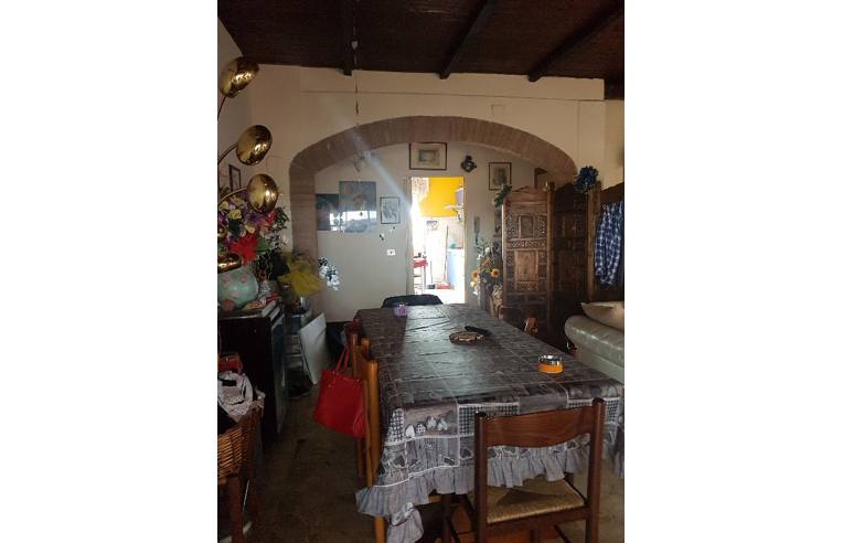 appartamento in vendita a Quattro Castella in zona Forche