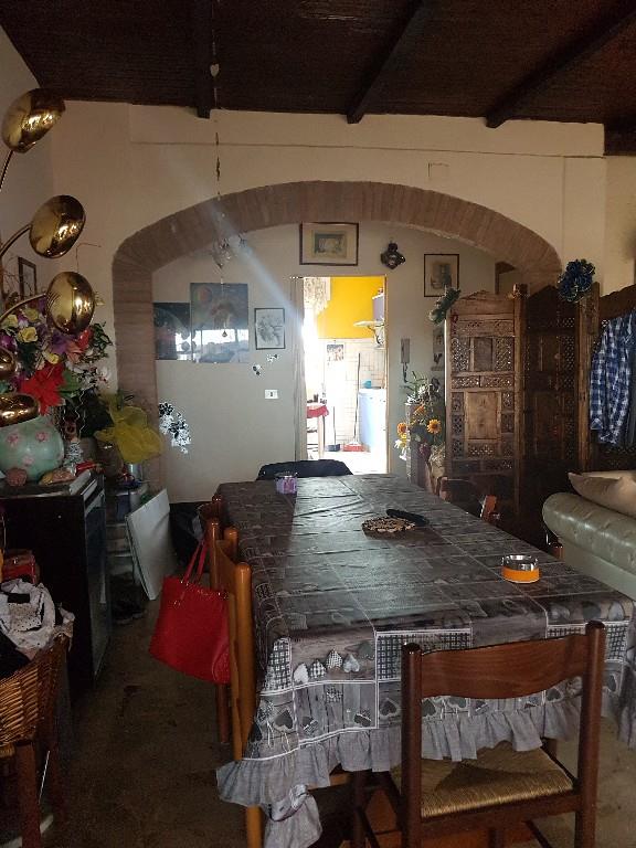 appartamento in vendita a Quattro Castella in zona Forche