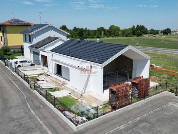 casa indipendente in vendita a Quattro Castella in zona Montecavolo