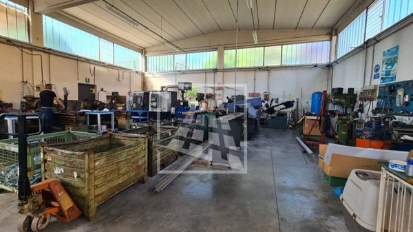 ufficio in vendita a Quattro Castella in zona Montecavolo