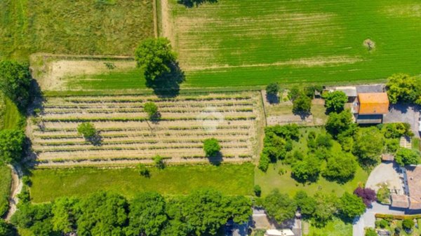 casa indipendente in vendita a Quattro Castella in zona Salvarano