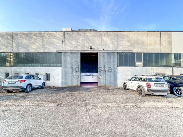 capannone in vendita a Quattro Castella in zona Montecavolo