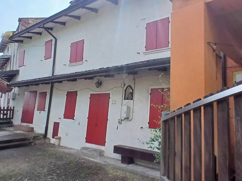 casa indipendente in vendita a Quattro Castella in zona Bedogno