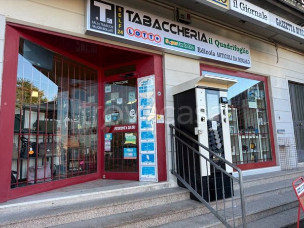 negozio in vendita a Quattro Castella in zona Roncolo