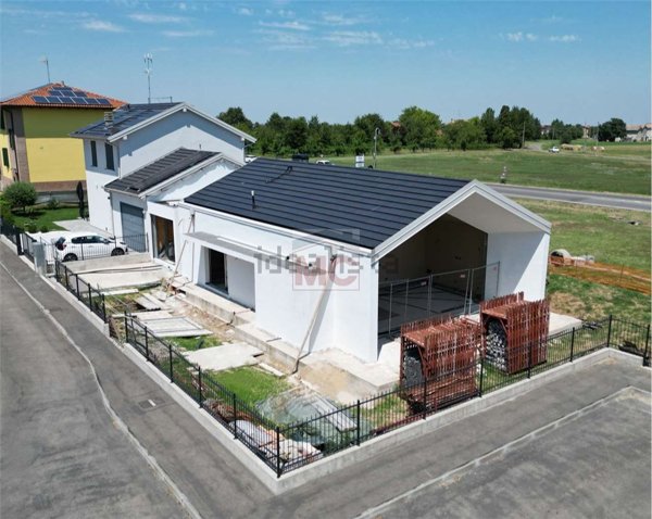 casa indipendente in vendita a Quattro Castella in zona Montecavolo